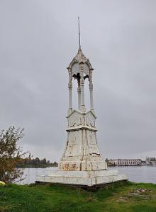 Памятник-маяк на Ладожском канале